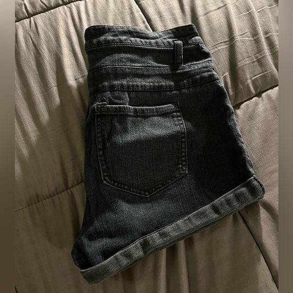 Black denim high rise shorts - Picture 4 of 5